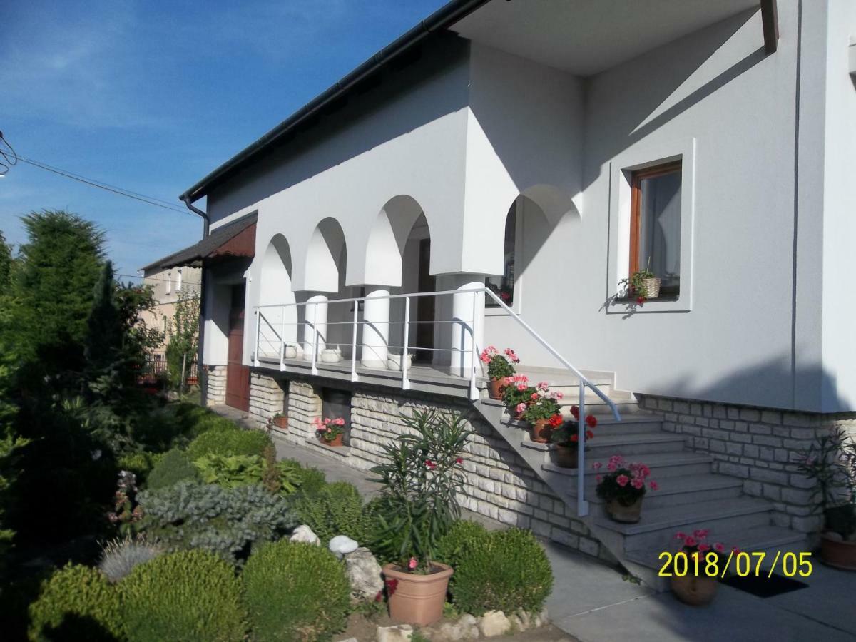 Viragos Vendeghaz Balatonfuered Appartement Buitenkant foto